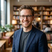 Ethan Parker - Lead Humor Researcher & Pun Editor